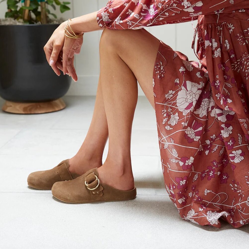 beek Vulture Clogs Size 8 - Chestnut color